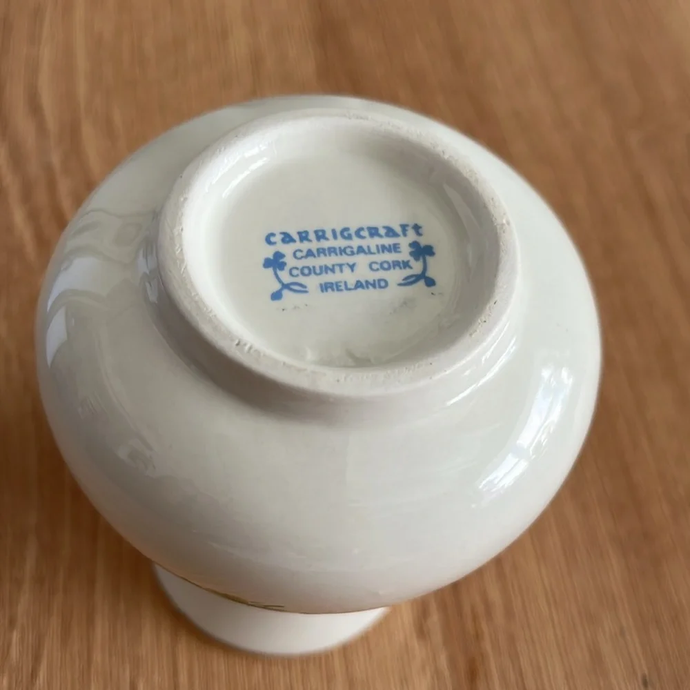 VTG Irish Bud Vase Carrigcraft Carrigaline County Cork White